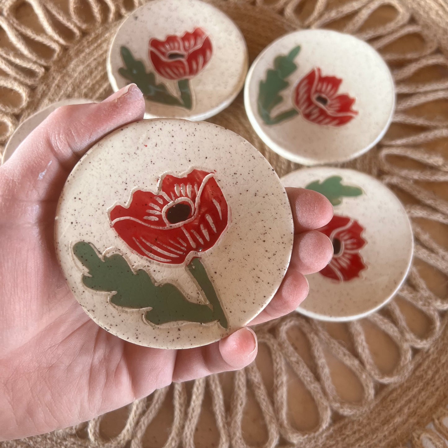 Poppy Sgraffito Tea Rest